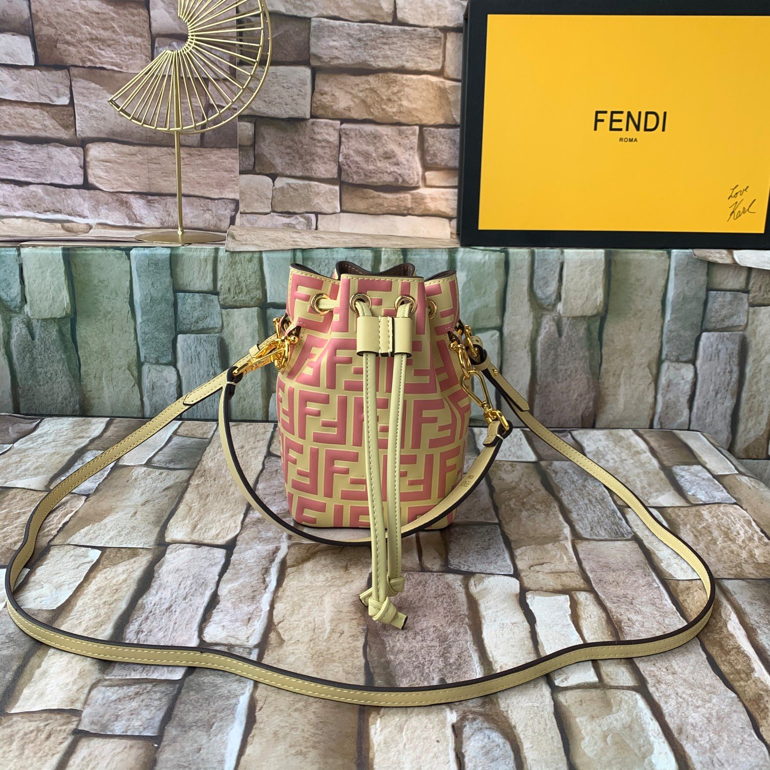 FENDI（フェンディ） メッセンジャーバッグ18X12X10CM-BRAND OFF