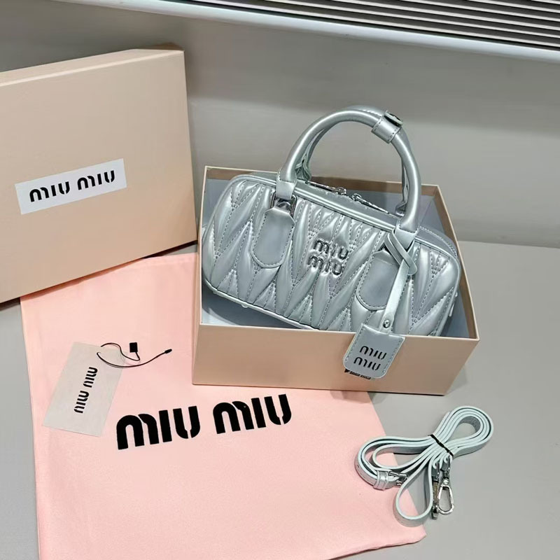 【MIU MIU公式旗艦店】レディースバッグ 22*10.5*7.5CM-BRAND OFF