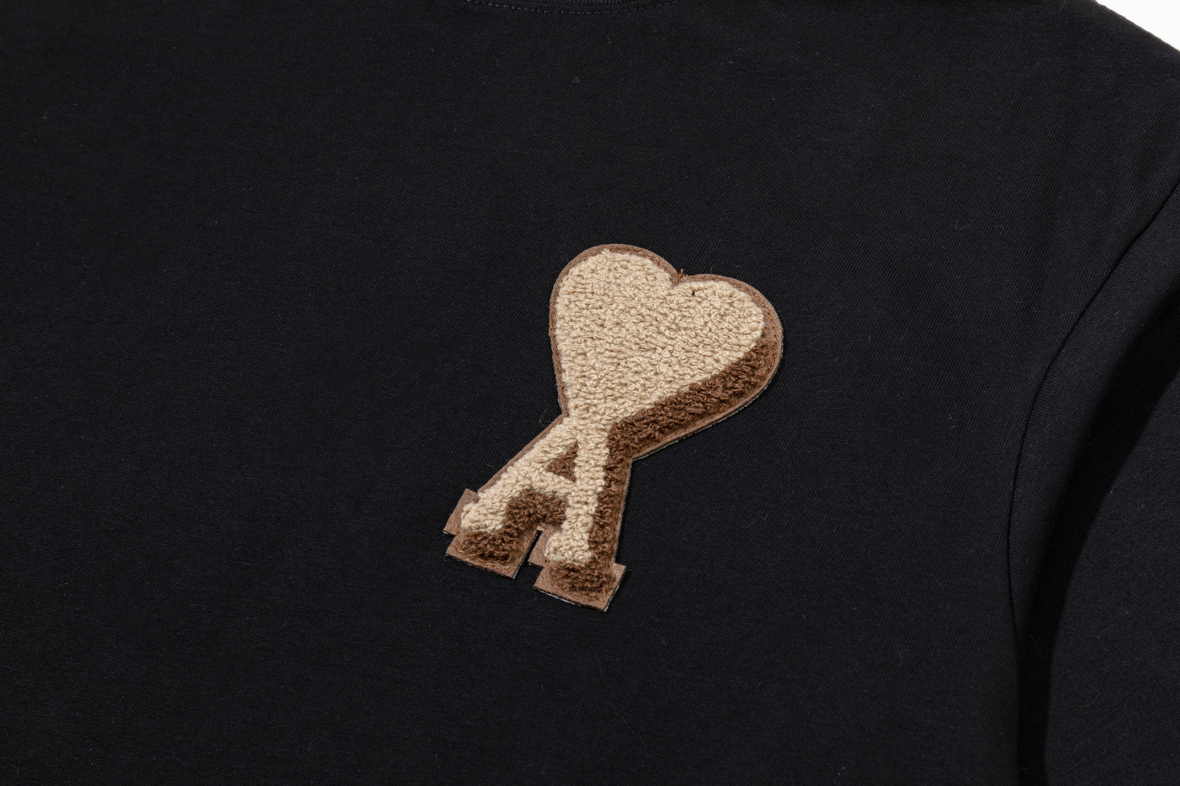 AMI PARIS アミ パリス2026年夏新作 ゆったりとした万能ハート柄ピュアコットンTシャツ（男女兼用）