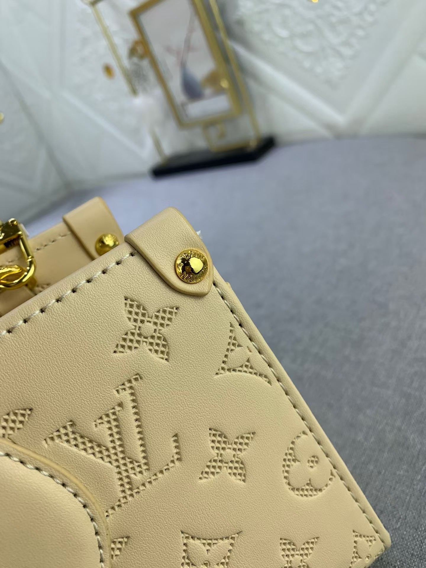 【LOUIS VUITTON】ルイ・ヴィトン★ONTHEGO EAST WEST★ショルダーバッグ M11273-BRAND OFF