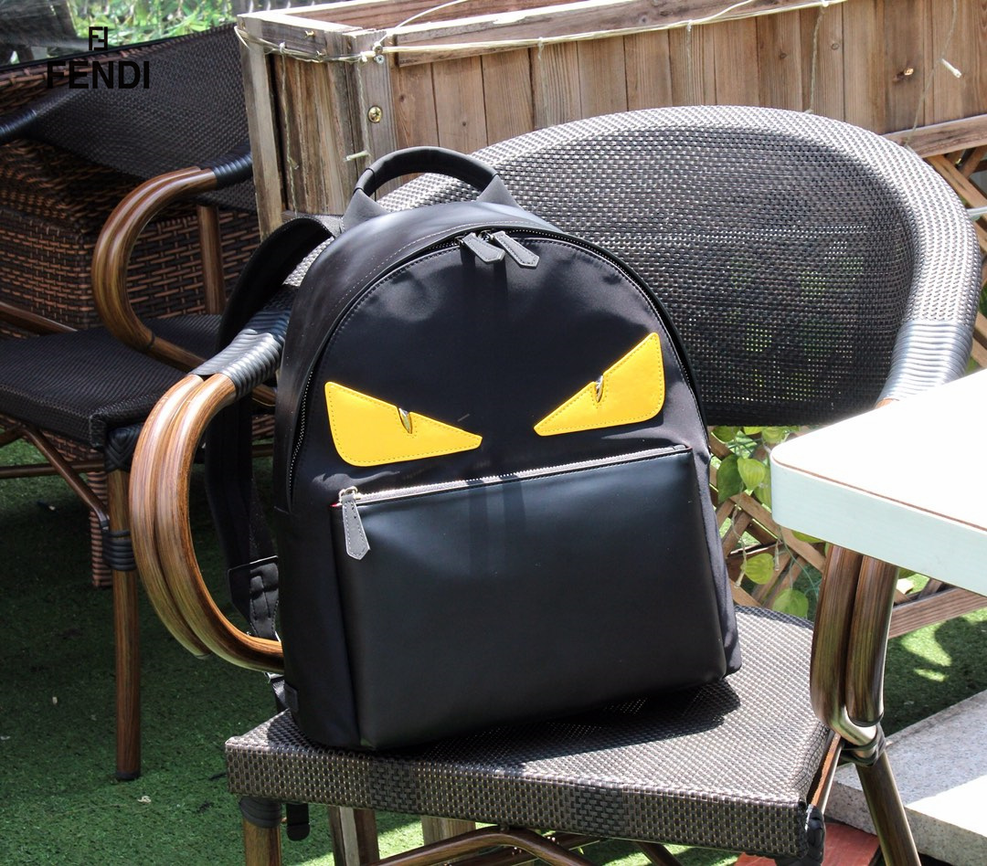 【FENDI 公式 旗艦店】フェンディ リュックサック 当日出荷 好評に付き再入荷！38*35*14CM-BRAND OFF