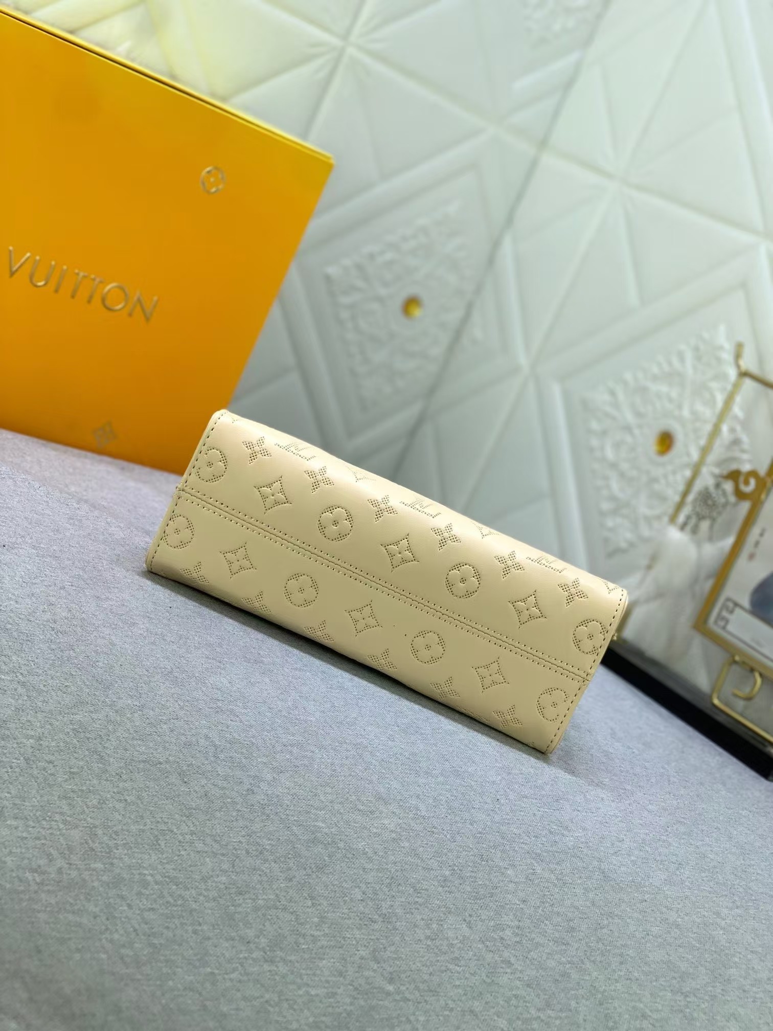 【LOUIS VUITTON】ルイ・ヴィトン★ONTHEGO EAST WEST★ショルダーバッグ M11273-BRAND OFF