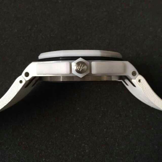 AUDEMARS PIGUETオーデマ・ピゲ ロイヤルオークオフショア ダイバー ホワイトセラミック15707CB.OO.A010CA.01-BRAND OFF
