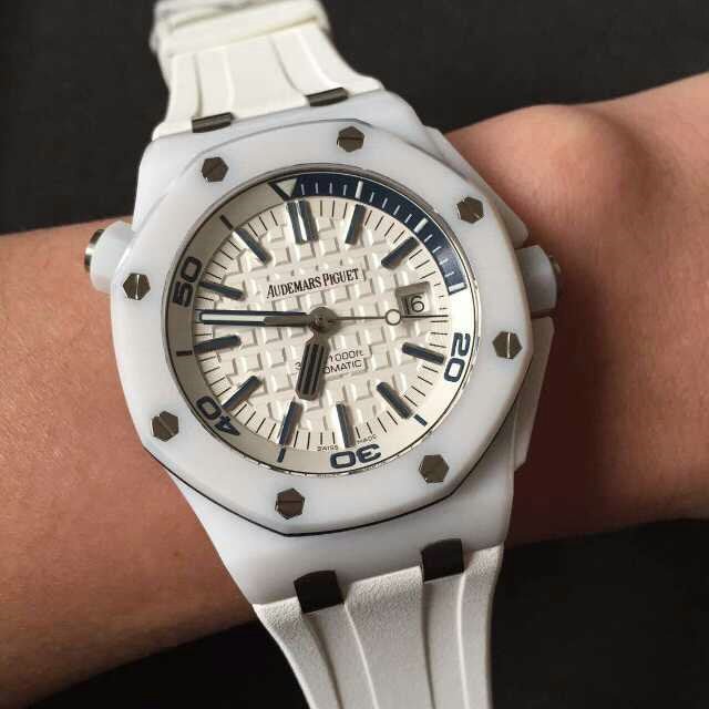 AUDEMARS PIGUETオーデマ・ピゲ ロイヤルオークオフショア ダイバー ホワイトセラミック15707CB.OO.A010CA.01-BRAND OFF