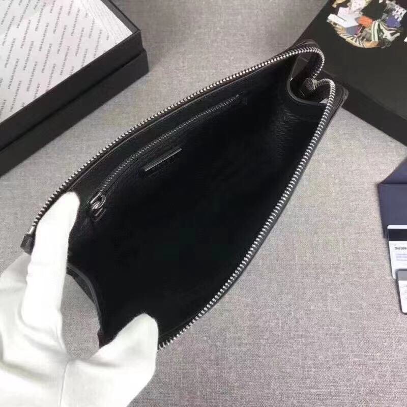 【PRADA 公式旗艦店】プラダ クラッチバッグ 当日出荷 好評に付き再入荷！24*18*6CM