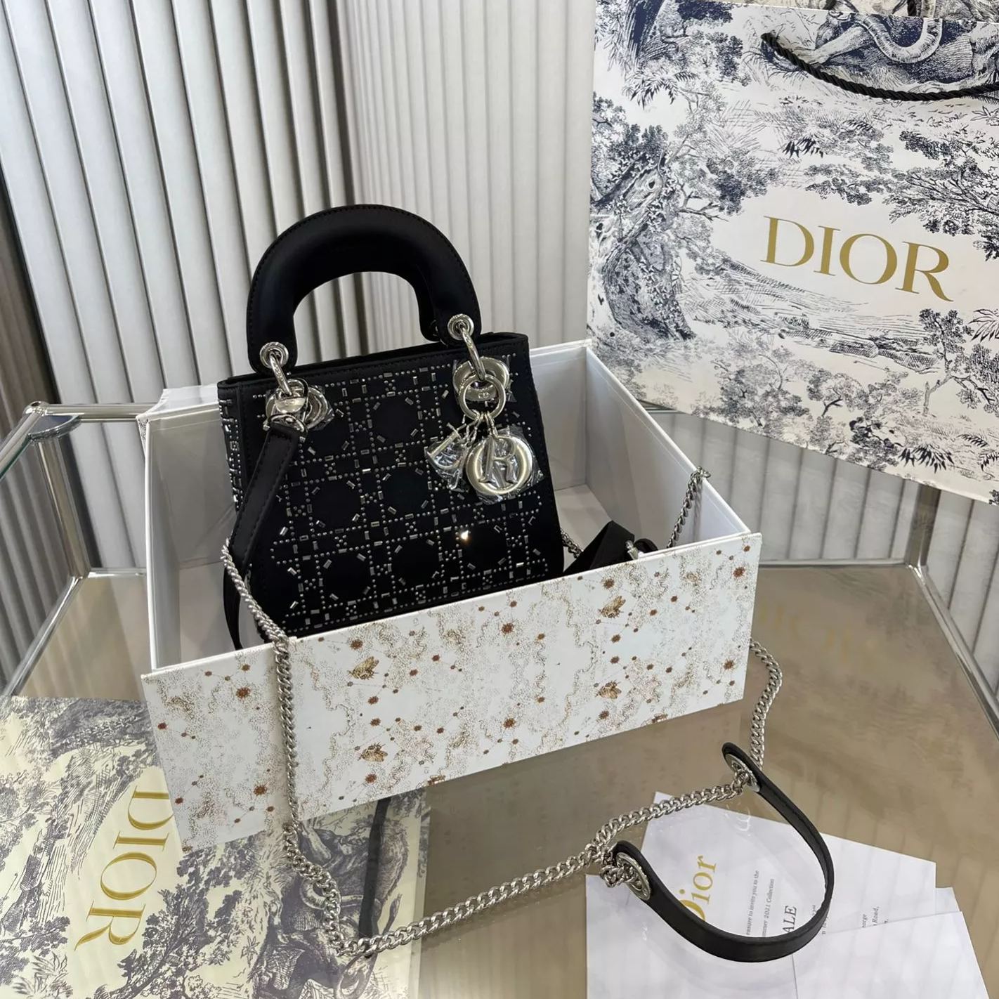 大人気♪ギフトDiorディオール定番の妃サテンバッグ-BRAND OFF