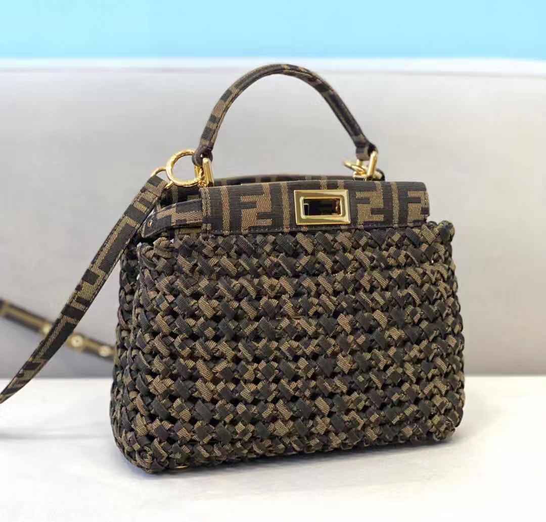 【FENDI公式 旗艦店】 フェンディ ショルダーバッグ 当日出荷 好評に付き再入荷！23*7*18CM-BRAND OFF