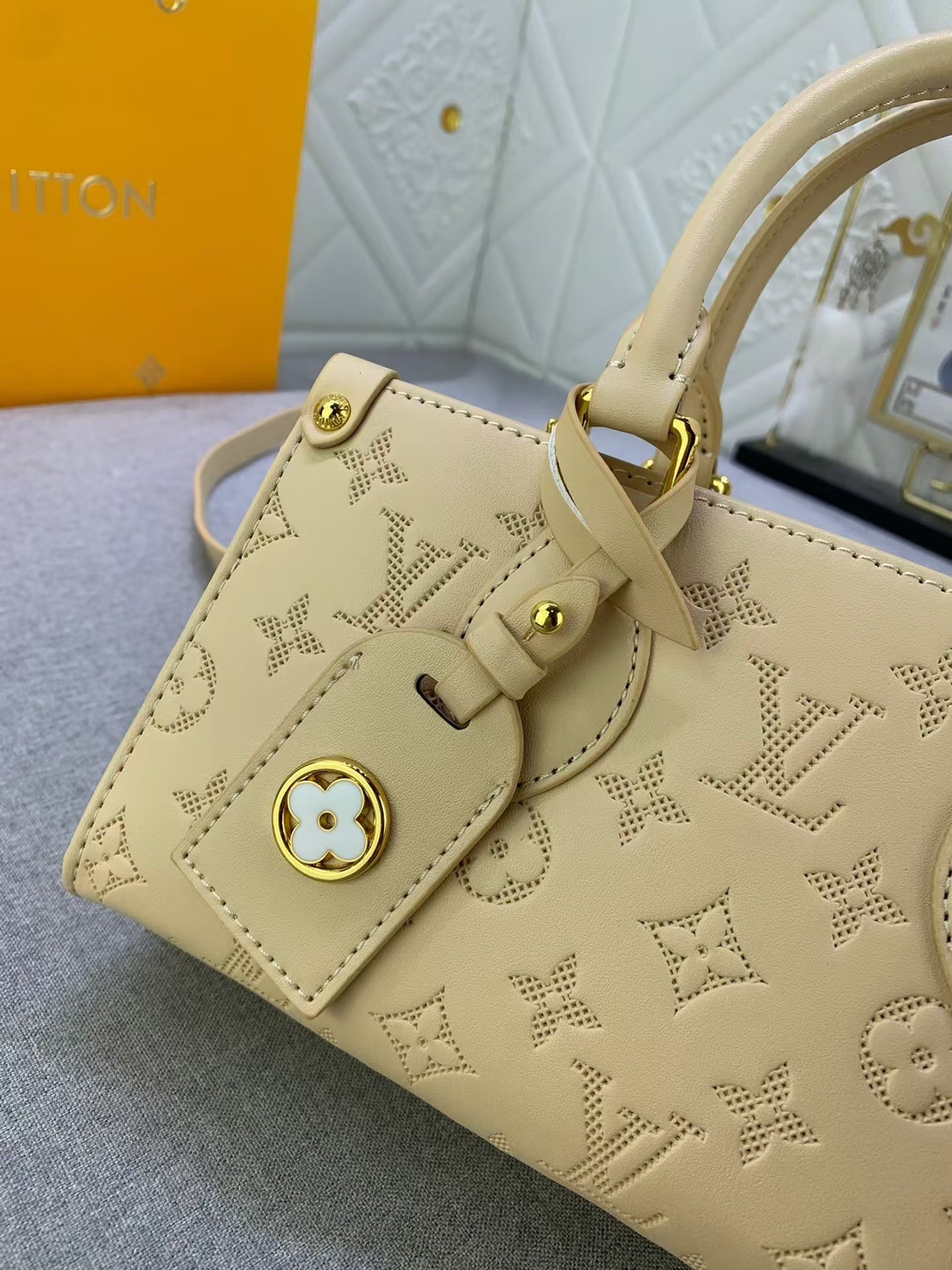 【LOUIS VUITTON】ルイ・ヴィトン★ONTHEGO EAST WEST★ショルダーバッグ M11273-BRAND OFF