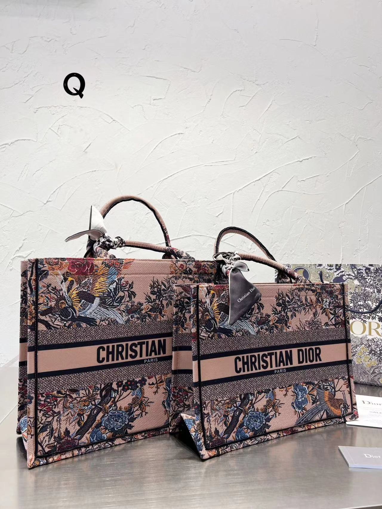 Dior 刺繍入りショッピングバッグ シーズン限定-BRAND OFF