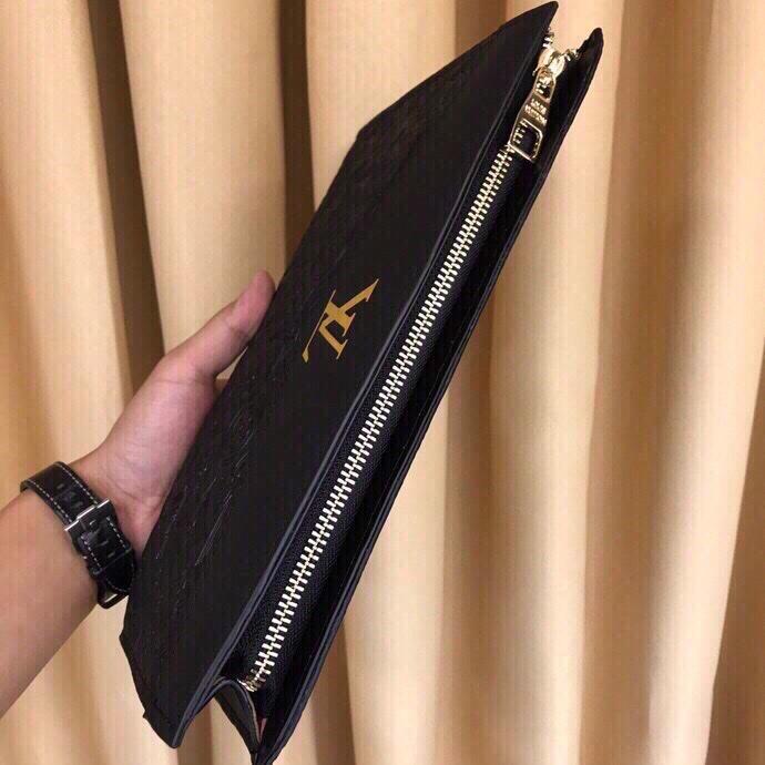 【 LOUIS VUITTON公式 旗艦店】ルイヴィトン クラッチバッグ 28*18*5CM 当日出荷 好評に付き再入荷！-BRAND OFF