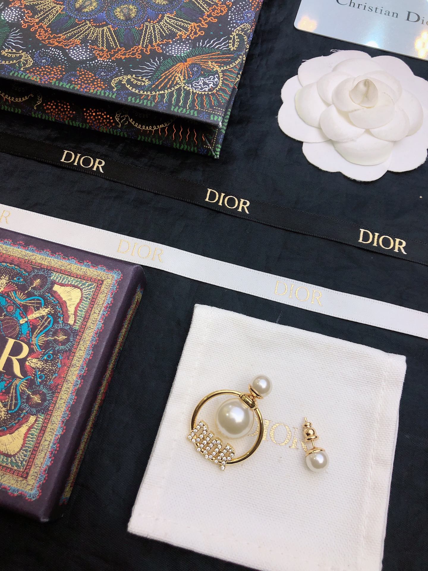 【DIOR】 ディオール   ファッションスタイルのイヤリング-BRAND OFF