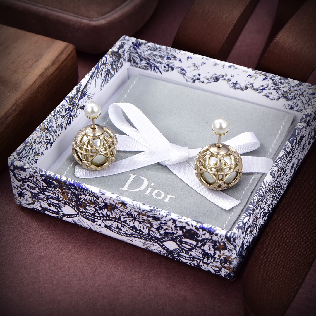 【DIOR】 ディオール ファッションスタイルのイヤリング-BRAND OFF