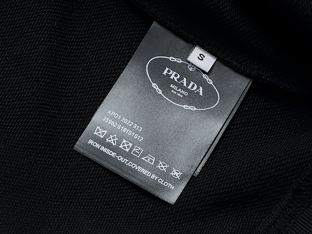 【Prada】( プラダ ) 長袖 男女兼用、ご好評に付き再入荷！-BRAND OFF