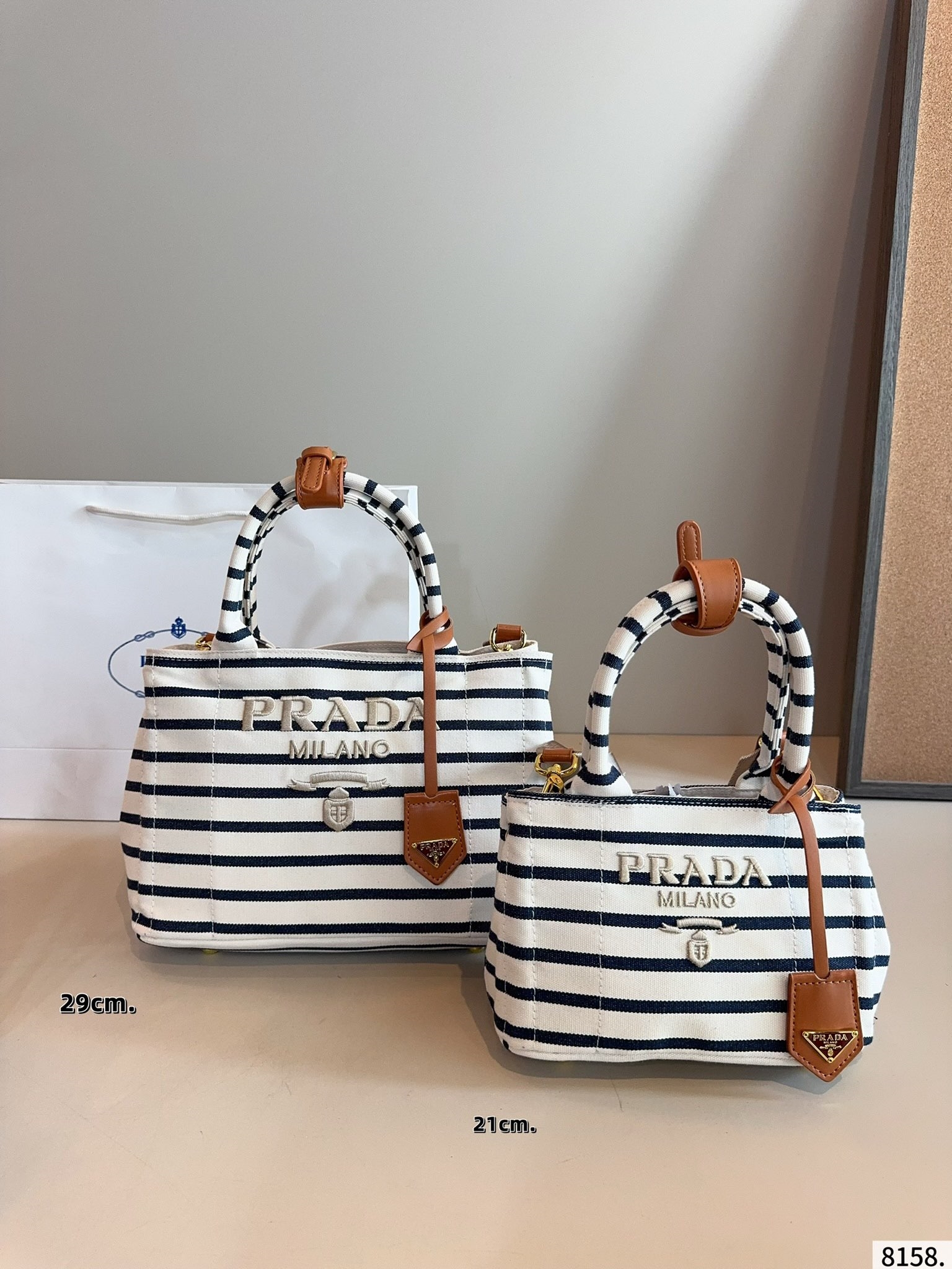 【PRADA公式旗艦店】プラダ ★大人気 ズックのハンドバッグ-BRAND OFF