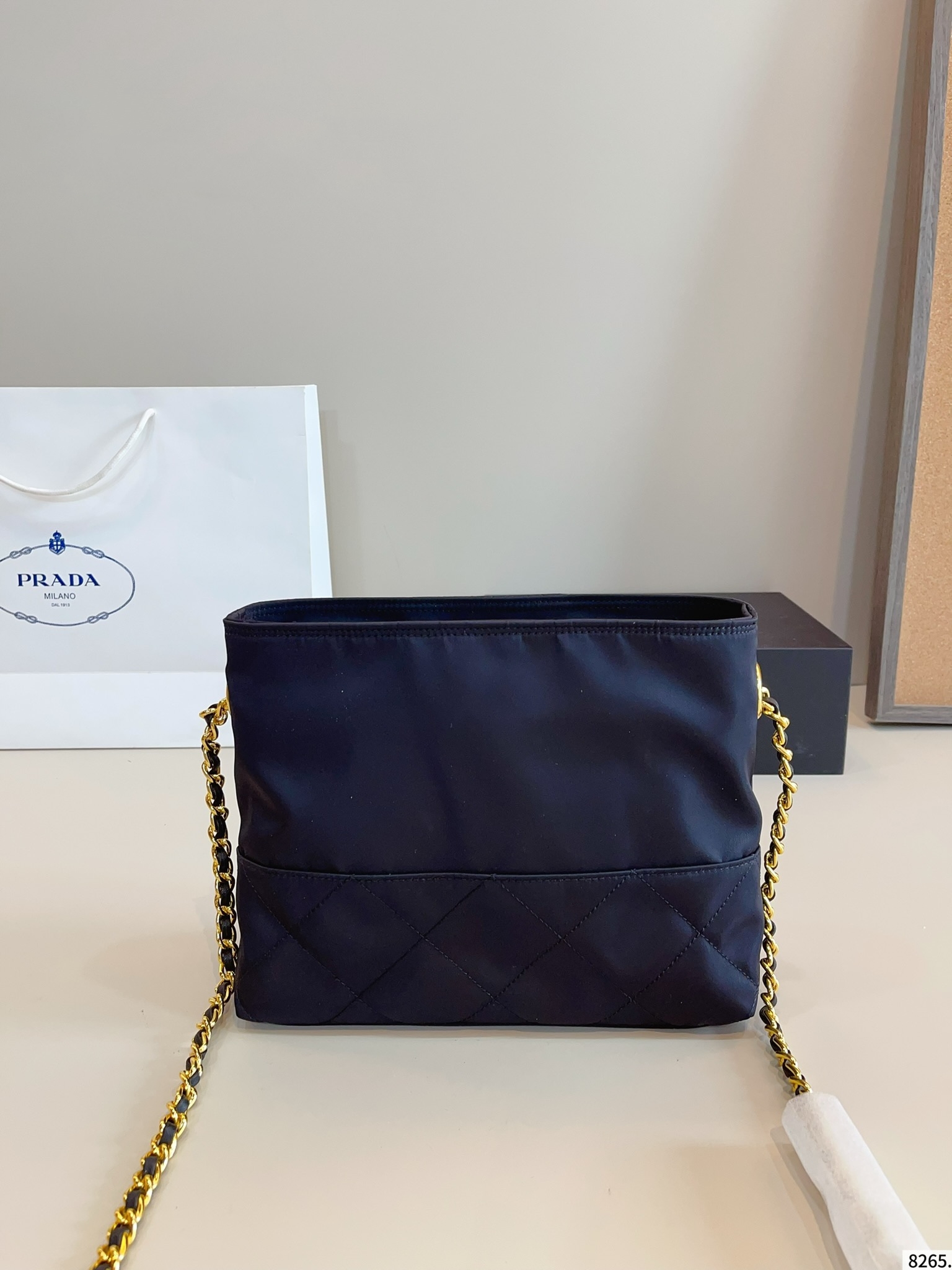 【PRADA公式旗艦店】プラダ ナイロンのトートバッグ★人気商品★-BRAND OFF