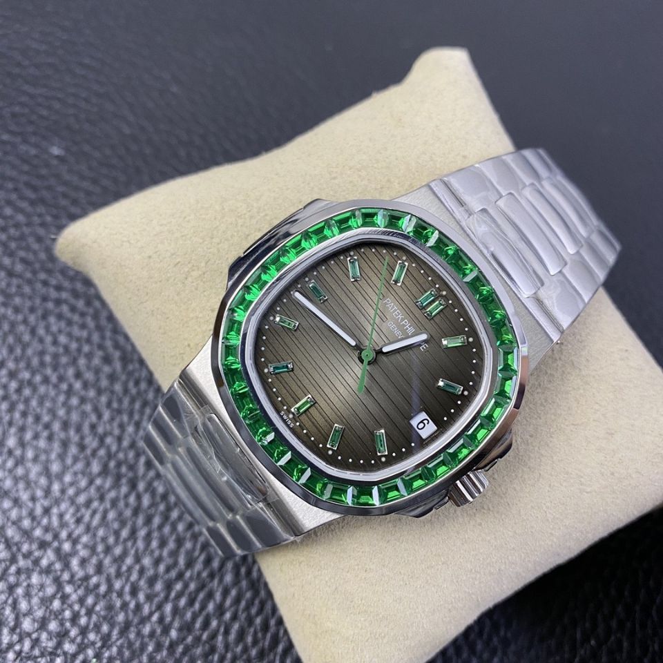 パテックフィリップPatek Philippeノーチラス5711/113P グレー-BRAND OFF