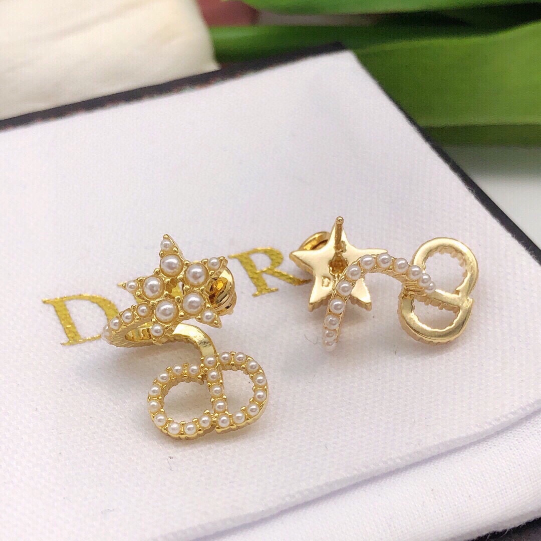 【DIOR】 ディオール   ファッションスタイルのイヤリング-BRAND OFF