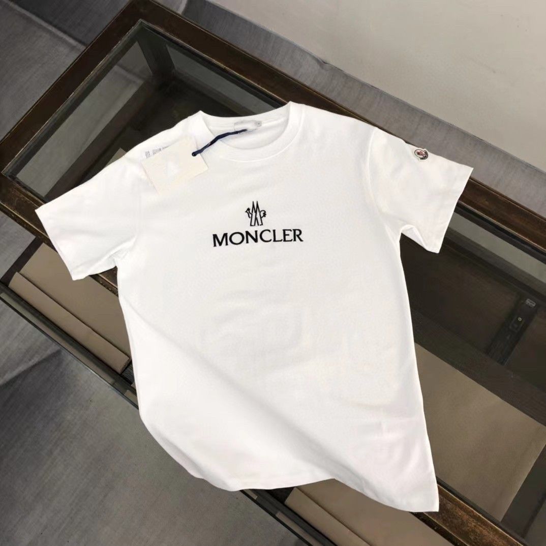 【Moncler 】（モンクレール）男女兼用、ご好評に付き再入荷！