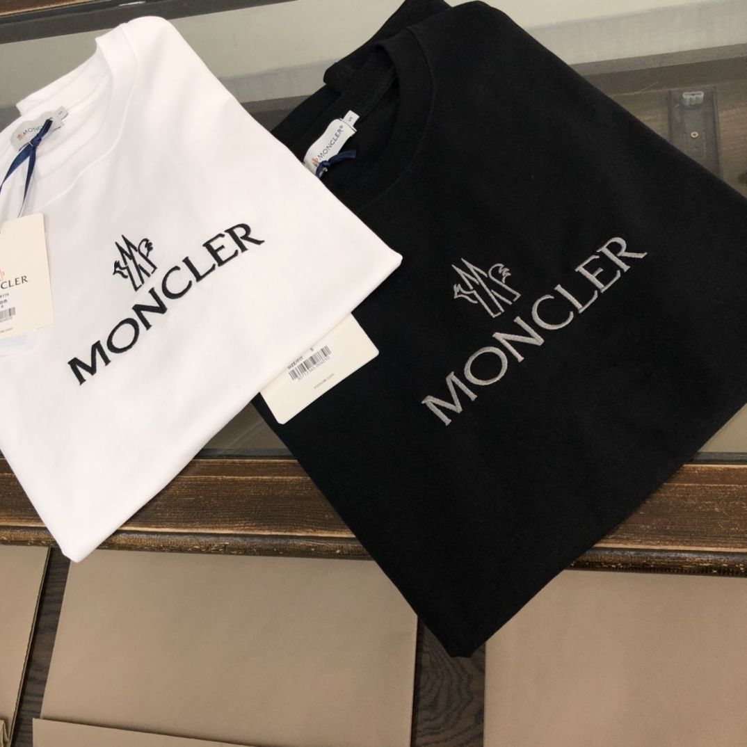【Moncler 】（モンクレール）男女兼用、ご好評に付き再入荷！
