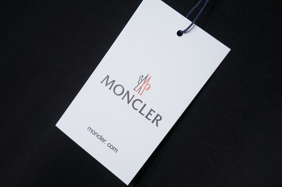 【Moncler 】（モンクレール）男女兼用、ご好評に付き再入荷！