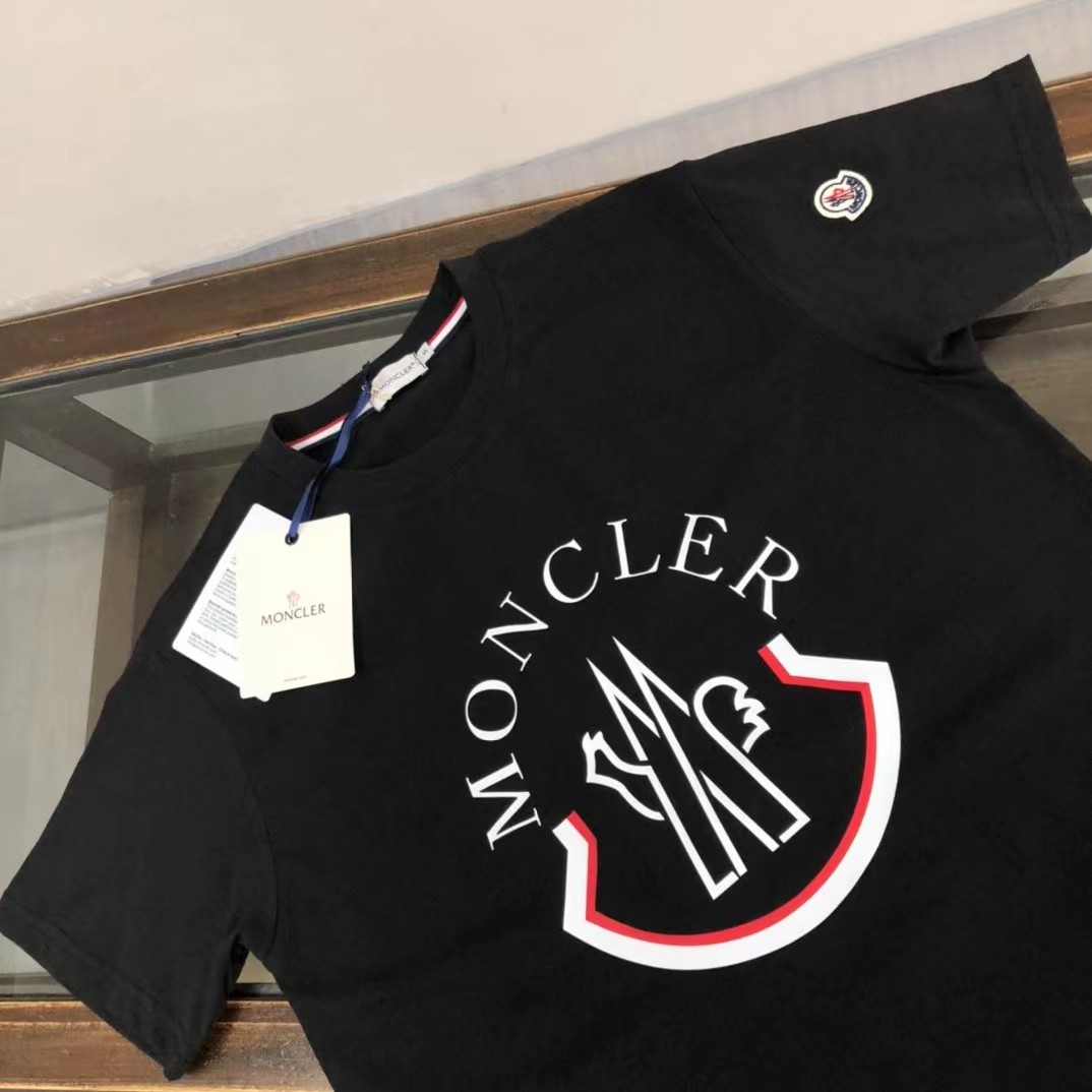 【Moncler 】（モンクレール）男女兼用、ご好評に付き再入荷！