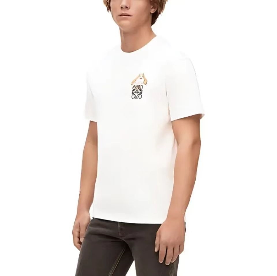 【LOEWE 公式旗艦店】（ロエベ）2024春夏新作ハウルの動く城柄丸首半袖Tシャツ 男女兼用