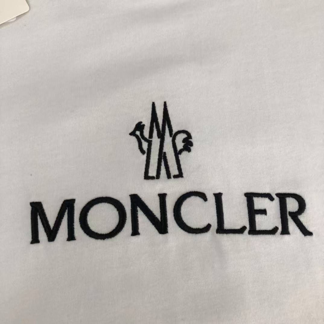 【Moncler 】（モンクレール）男女兼用、ご好評に付き再入荷！
