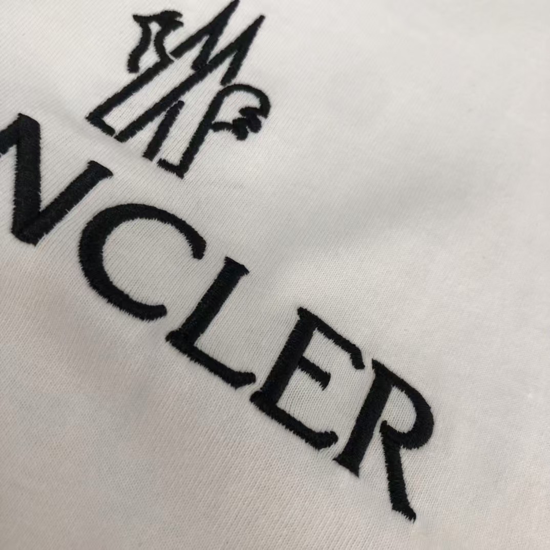 【Moncler 】（モンクレール）男女兼用、ご好評に付き再入荷！