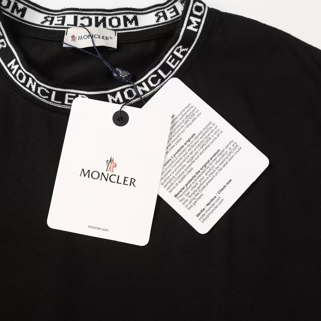 【Moncler 】（モンクレール）男女兼用、ご好評に付き再入荷！