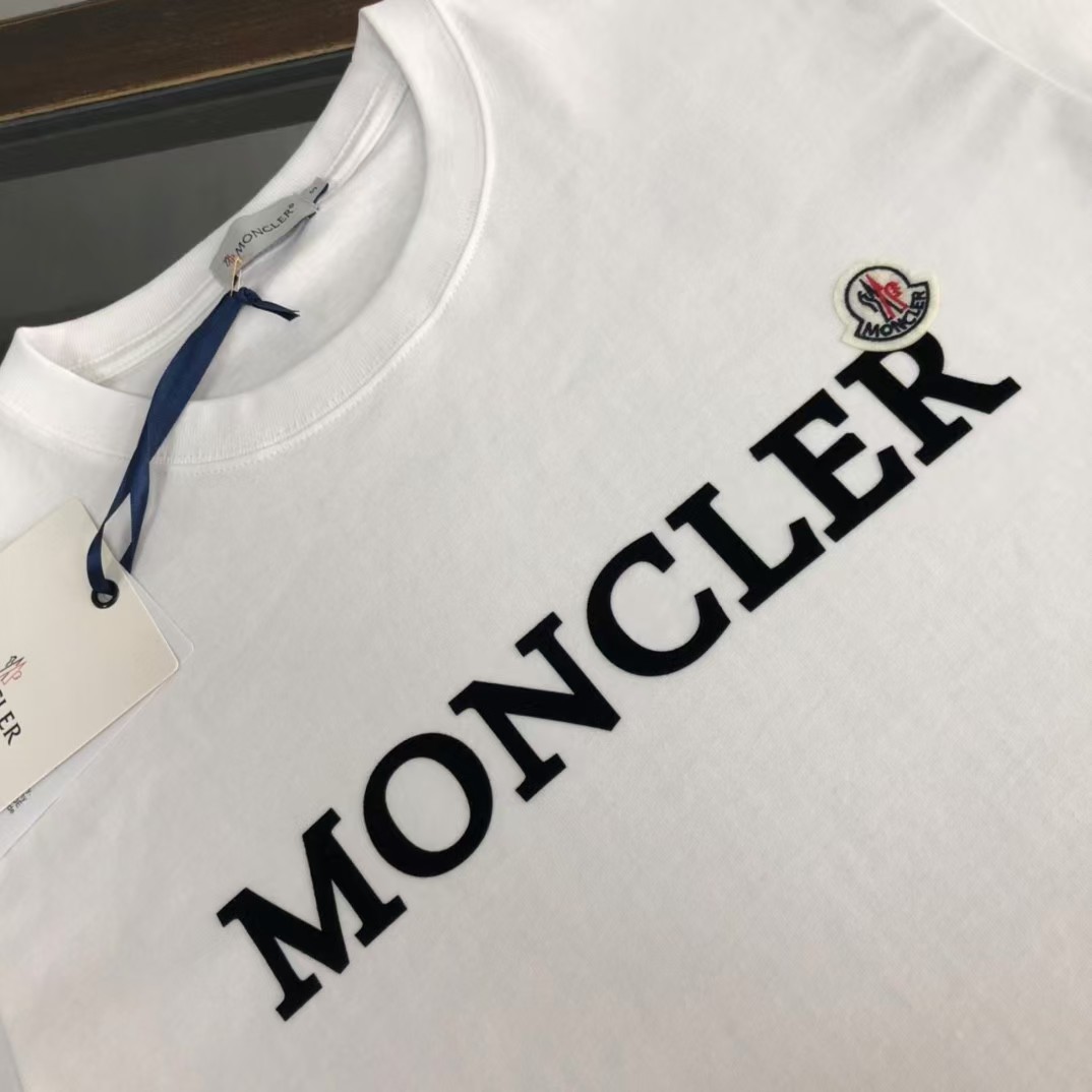 【Moncler 】（モンクレール）男女兼用、ご好評に付き再入荷！