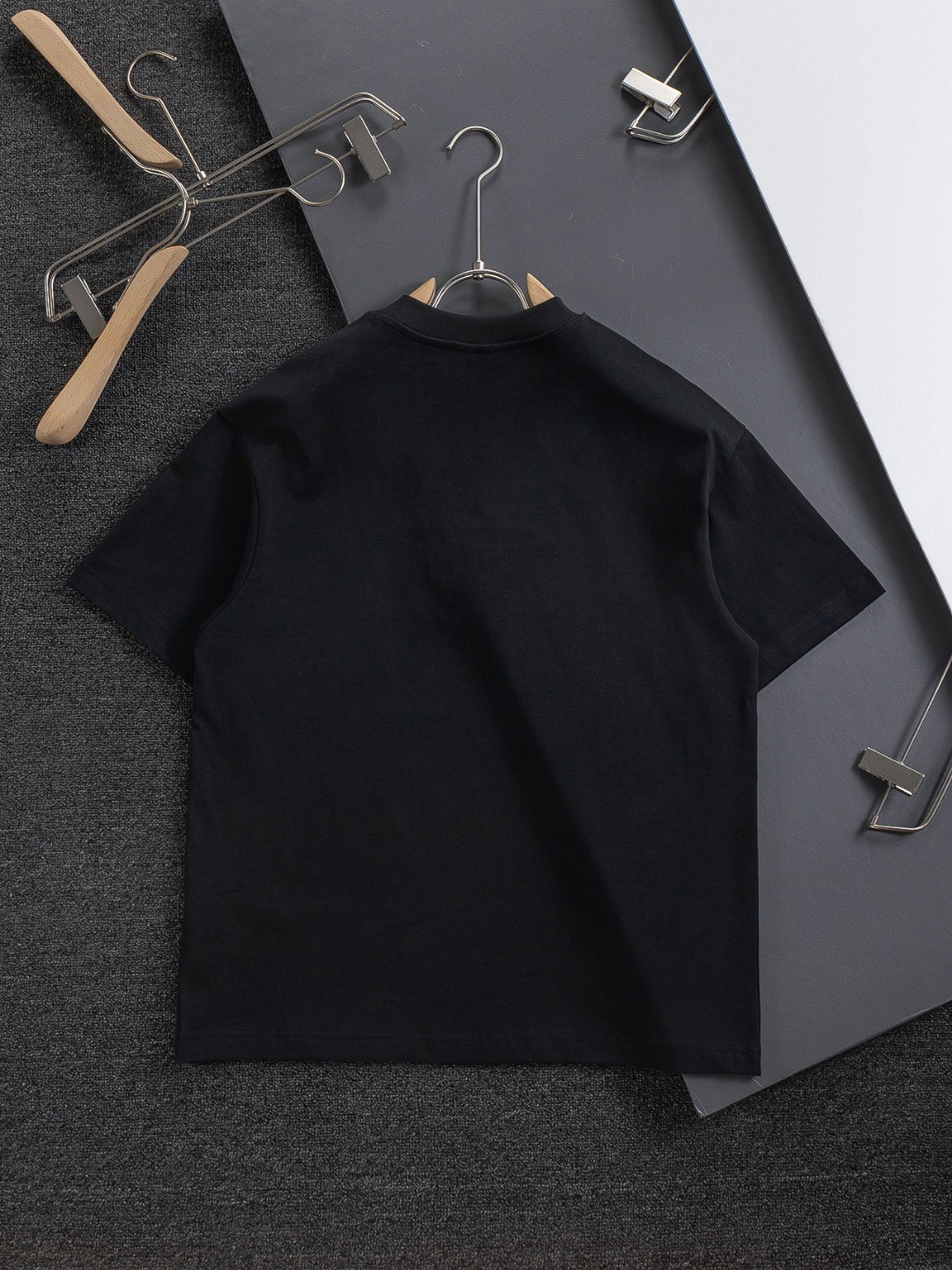 【LOEWE 公式旗艦店】（ロエベ）Tシャツ、ご好評に付き再入荷！