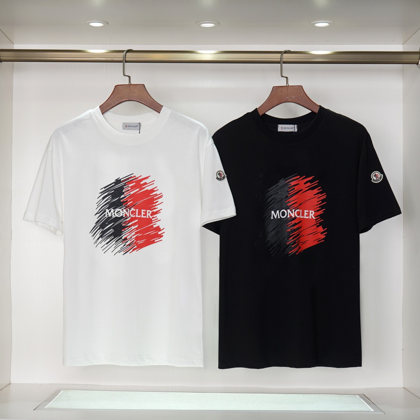 【Moncler旗艦店】（モンクレール）半袖Tシャツ、ご好評に付き再入荷！