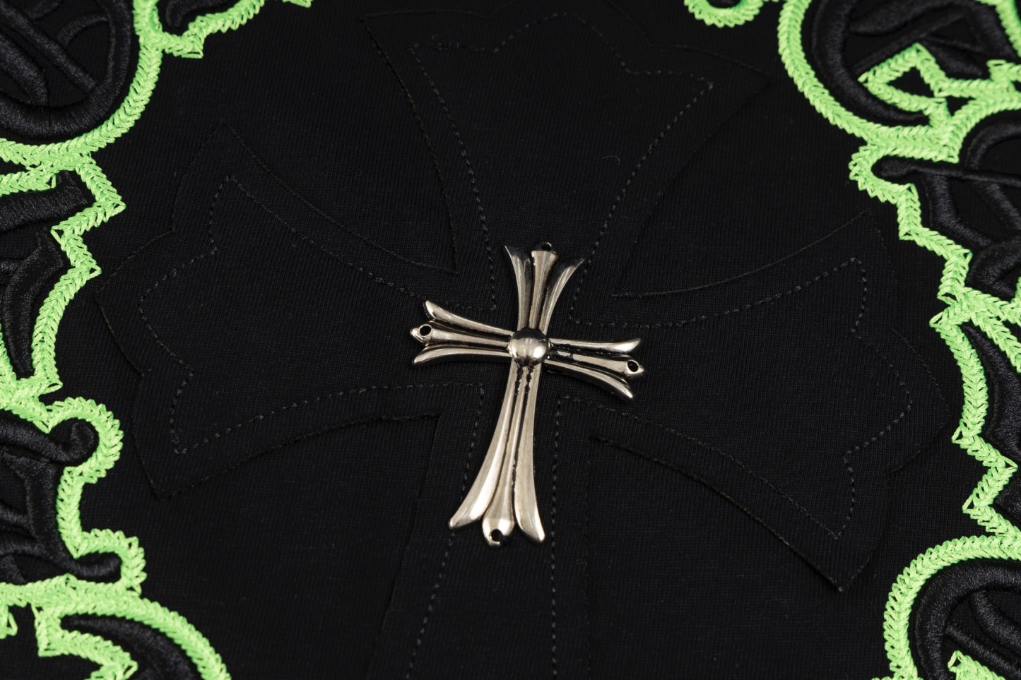 【CHROME HEARTS】（クロムハーツ）半袖Tシャツ、ご好評に付き再入荷！