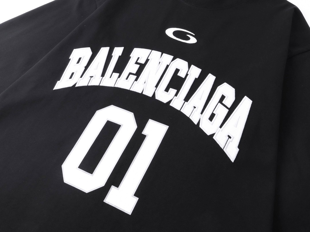 【BALENCIAGA】バレンシアガ 長袖 男女兼用 ご好評に付き再入荷！
