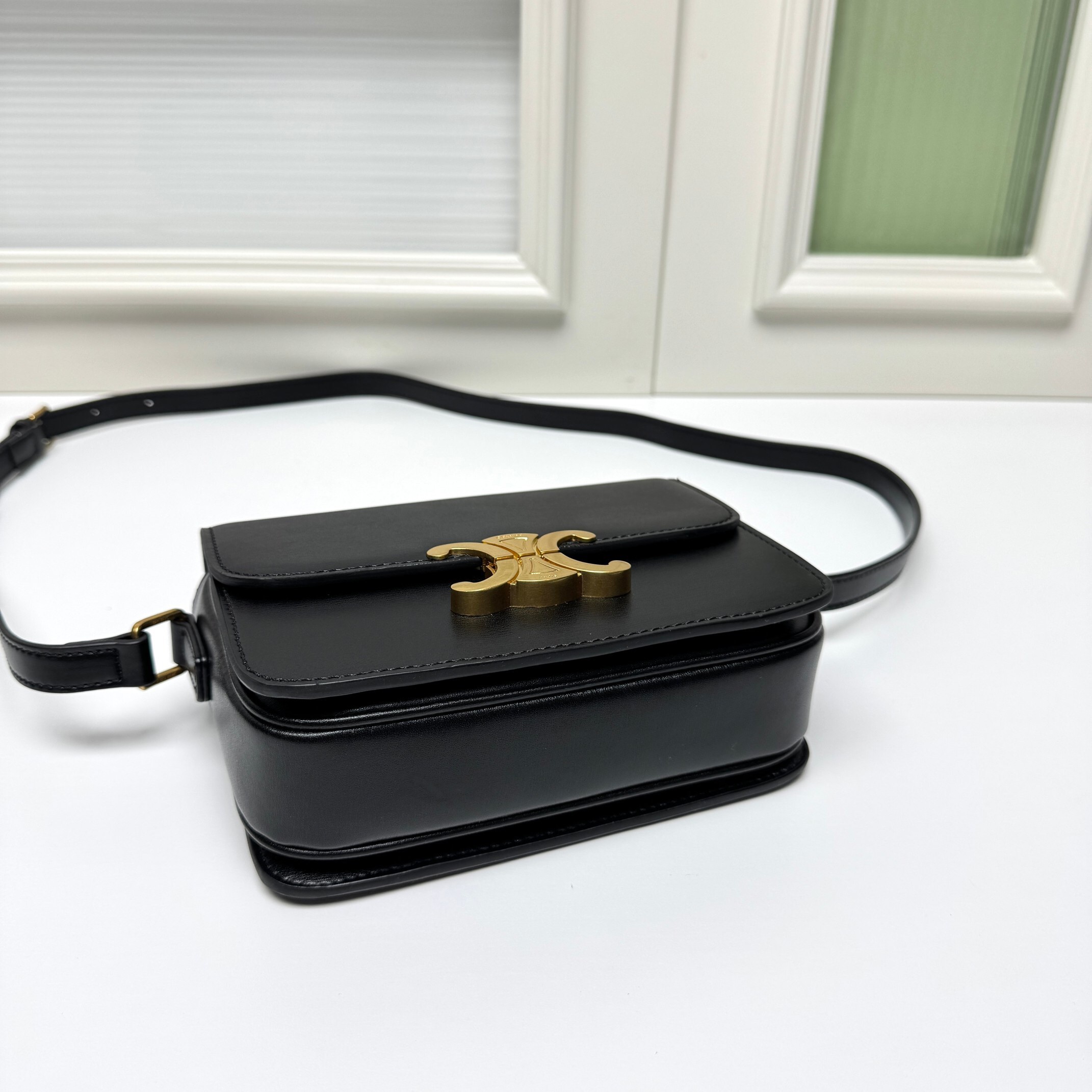 CELINE★トリオンフ クロスボディバッグ ティーン シャイニー