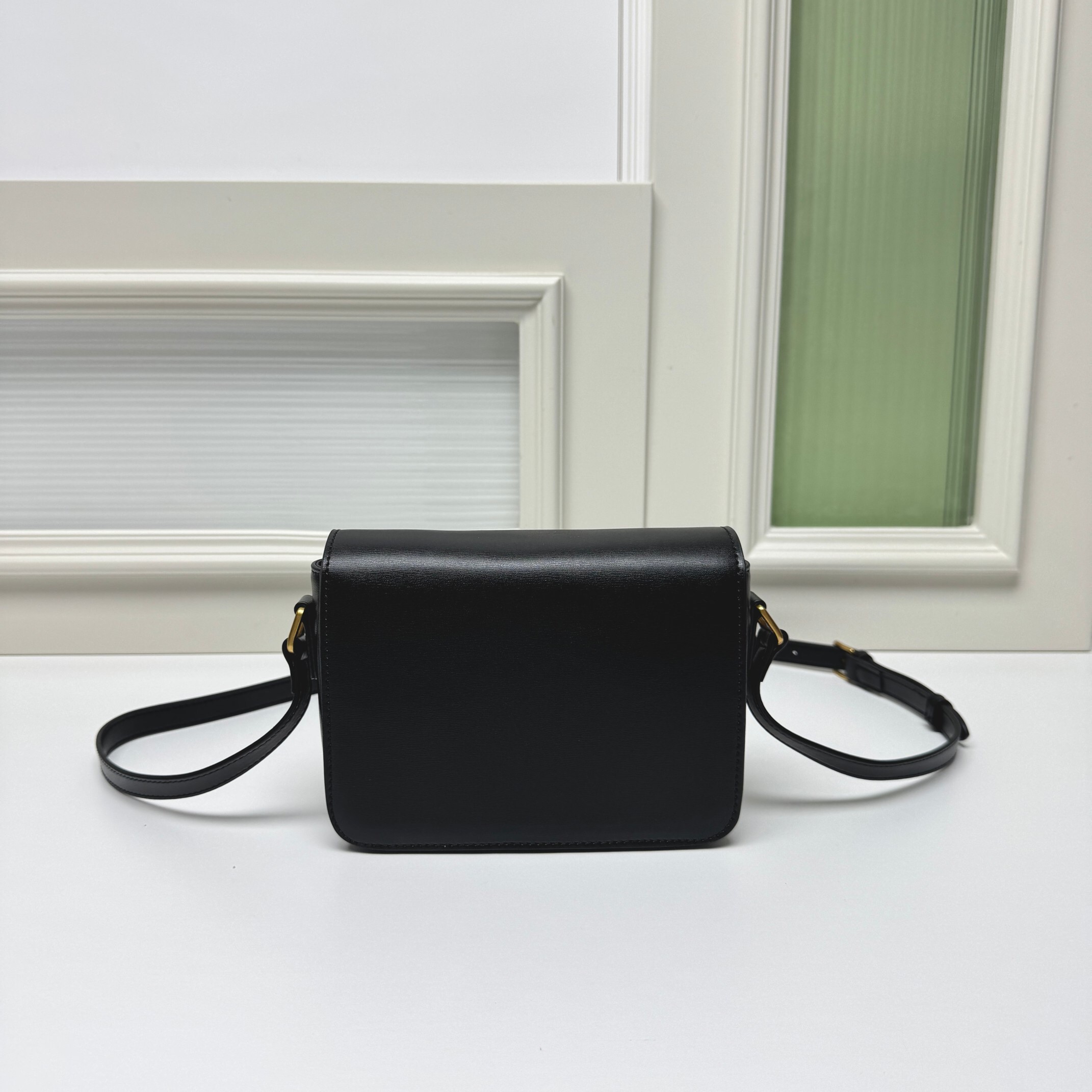 CELINE★トリオンフ クロスボディバッグ ティーン シャイニー