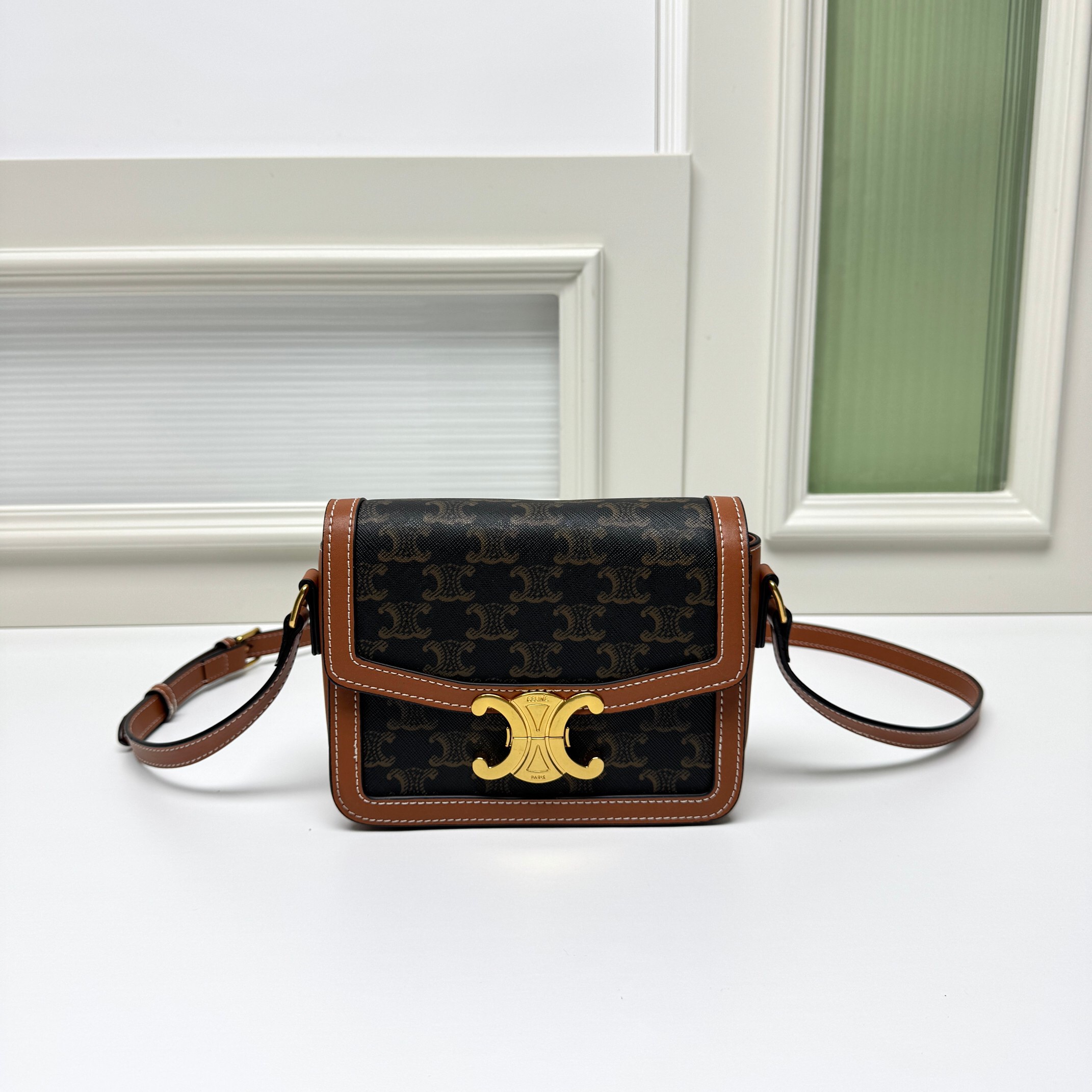 CELINE★トリオンフ クロスボディバッグ ティーン シャイニー