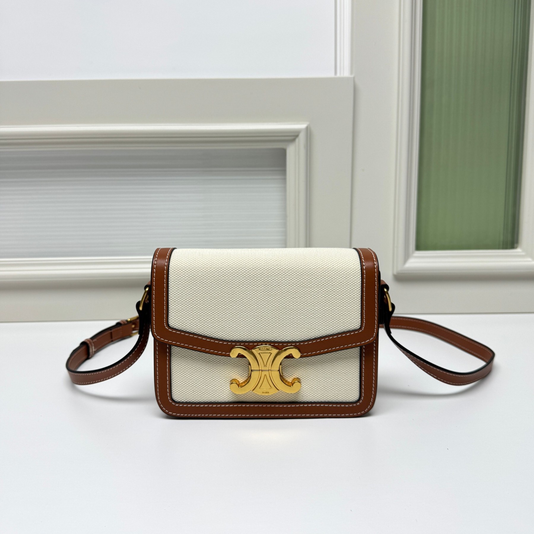 CELINE★トリオンフ クロスボディバッグ ティーン シャイニー