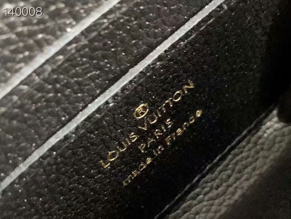 LOUIS VUITTON ルイヴィトン ファスナー付き財布 11*8*1cm