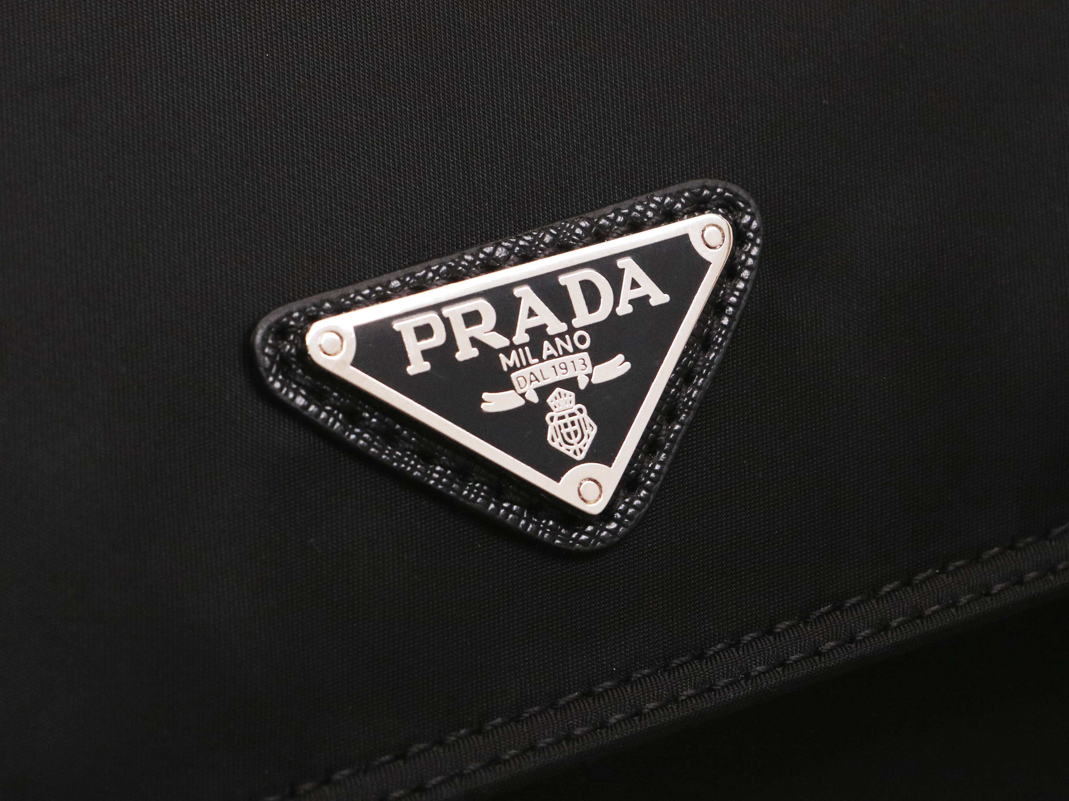 PRADA プラダ Explore メッセンジャーバッグ 42*22*20cm