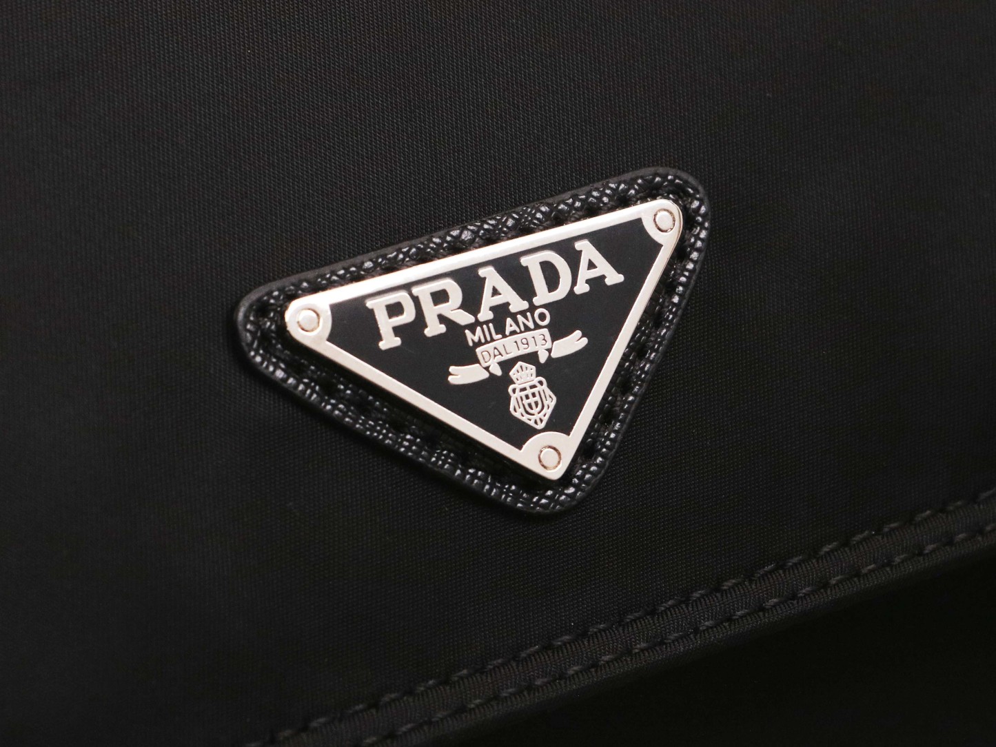 PRADA プラダ Explore メッセンジャーバッグ 42*22*20cm