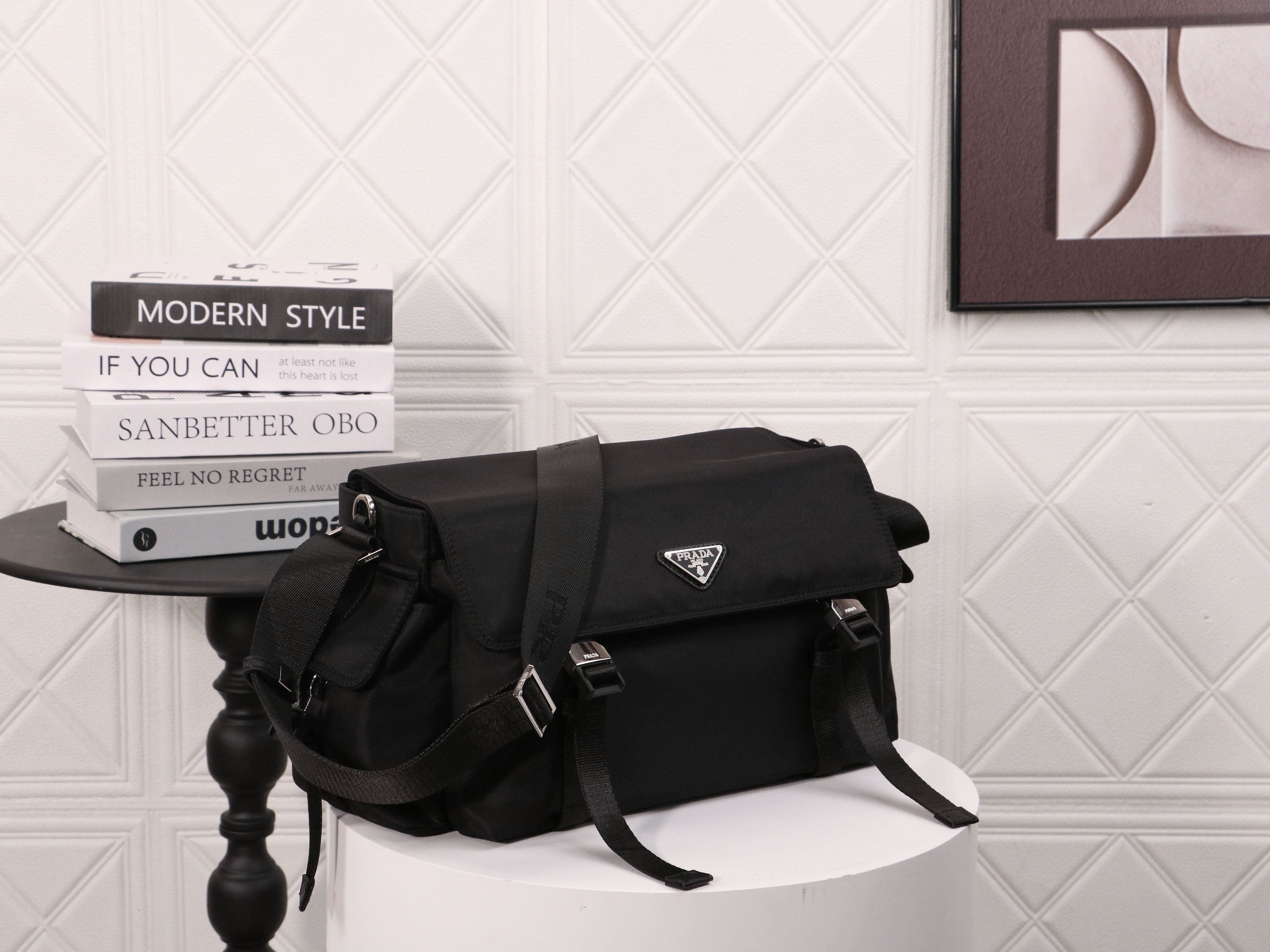 PRADA プラダ Explore メッセンジャーバッグ 42*22*20cm