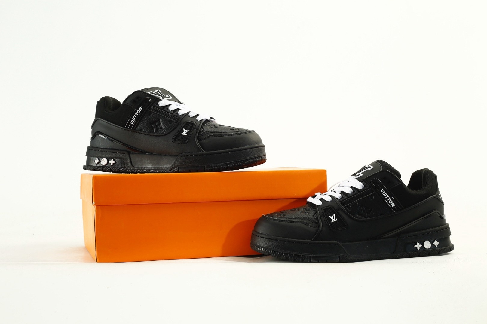 LOUIS VUITTON ルイヴィトン LV TRAINER SNEAKER LOW スニーカー