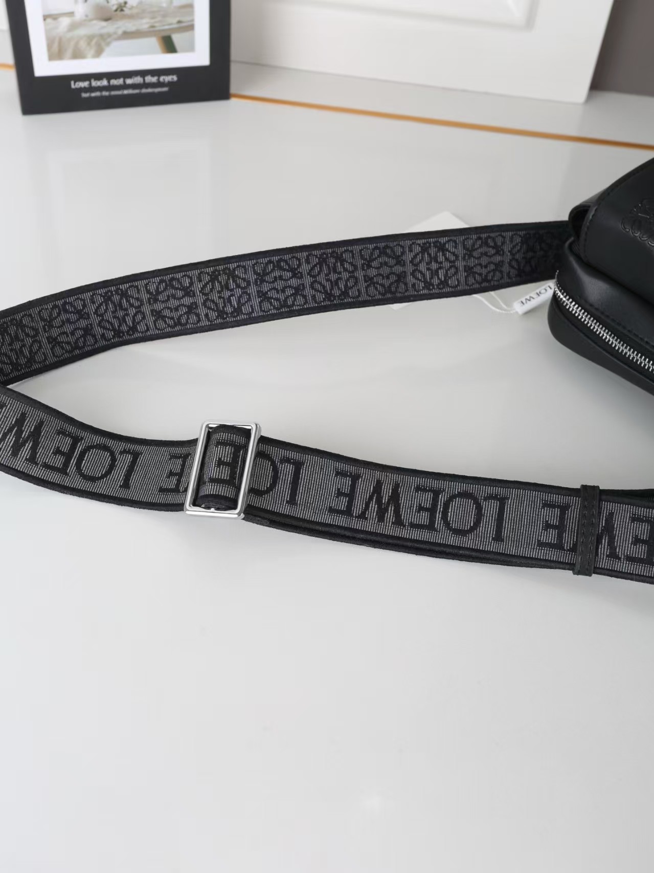 LOEWE ロエベ メッセンジャーバッグ クロスボディバッグ 24*19CM