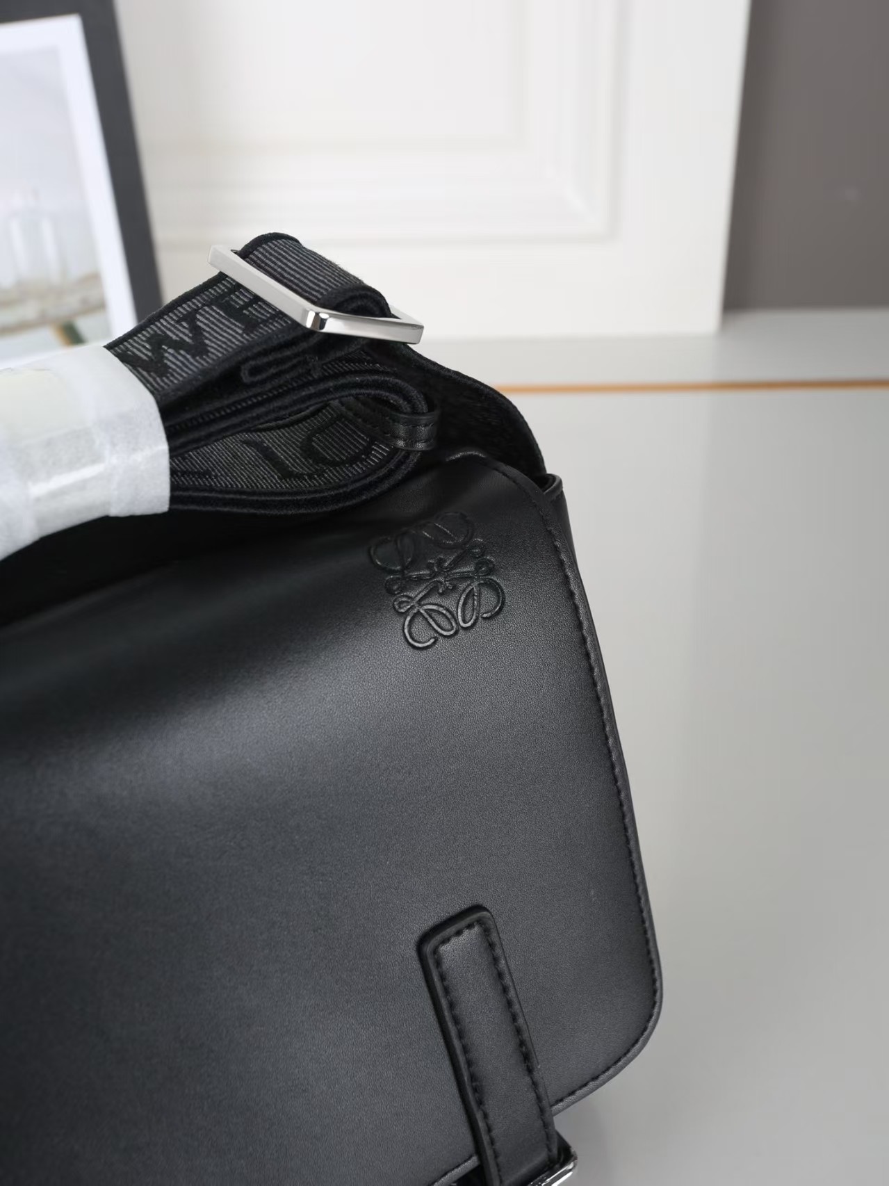 LOEWE ロエベ メッセンジャーバッグ クロスボディバッグ 24*19CM