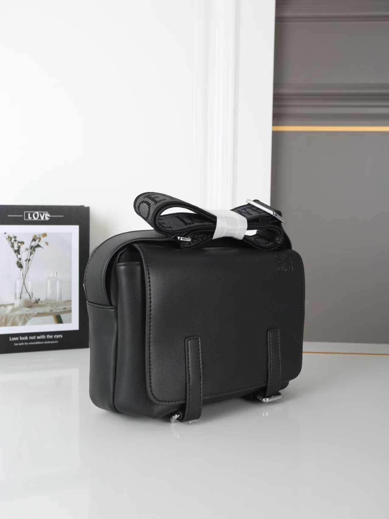 LOEWE ロエベ メッセンジャーバッグ クロスボディバッグ 24*19CM