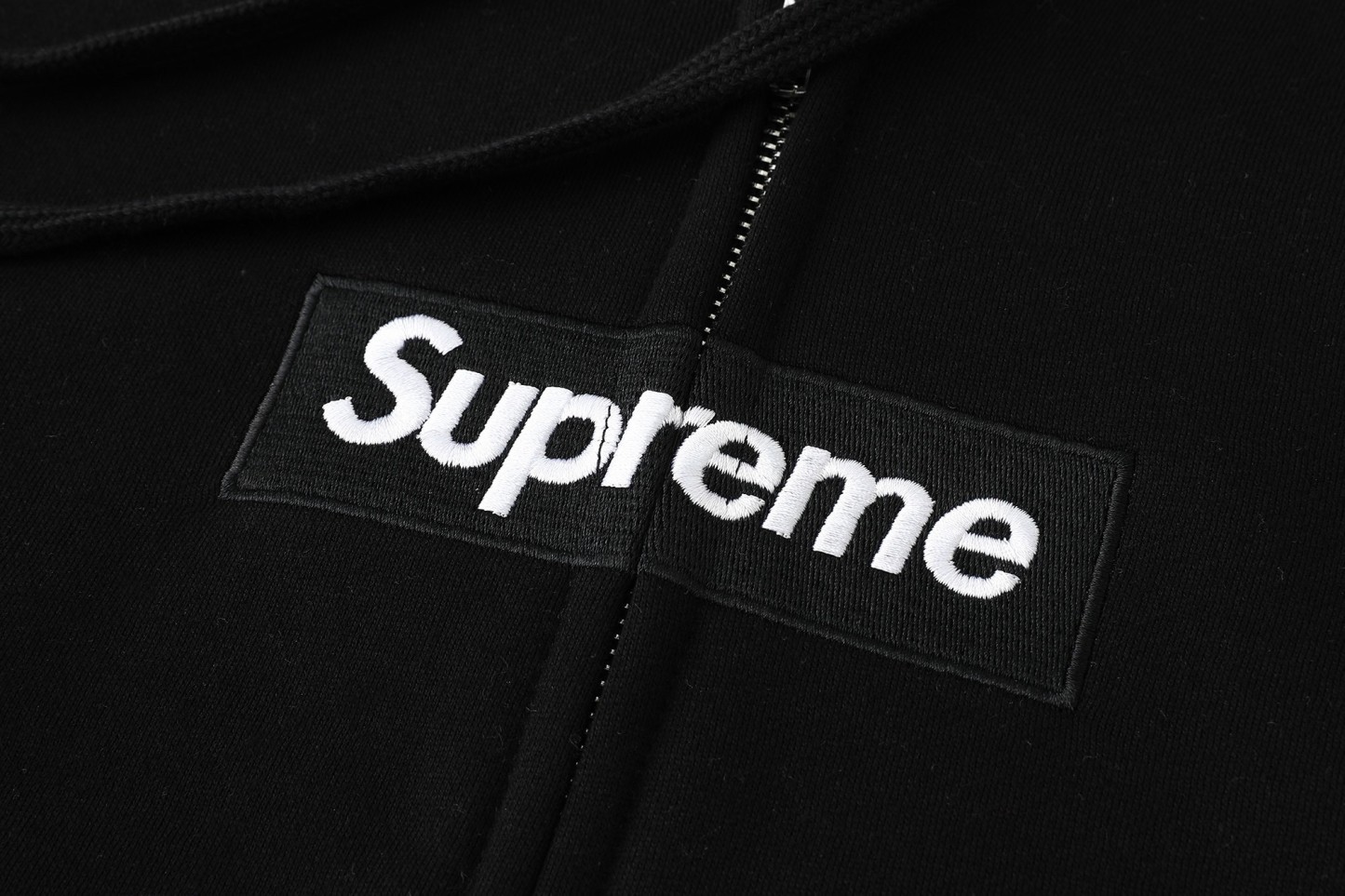 【Supreme x MM6 Maison Margiela】コラボパーカー