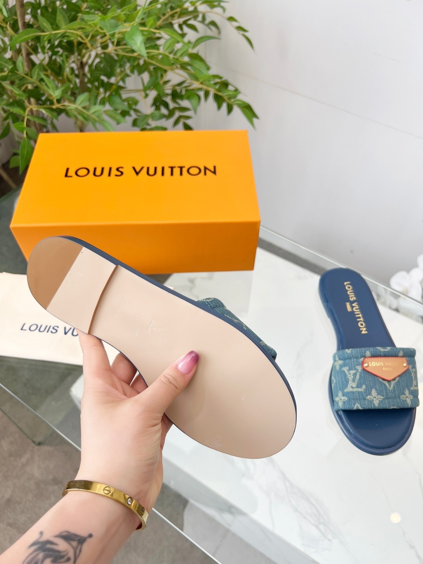 【LOUIS VUITTON】LILY フラットスライドサンダル