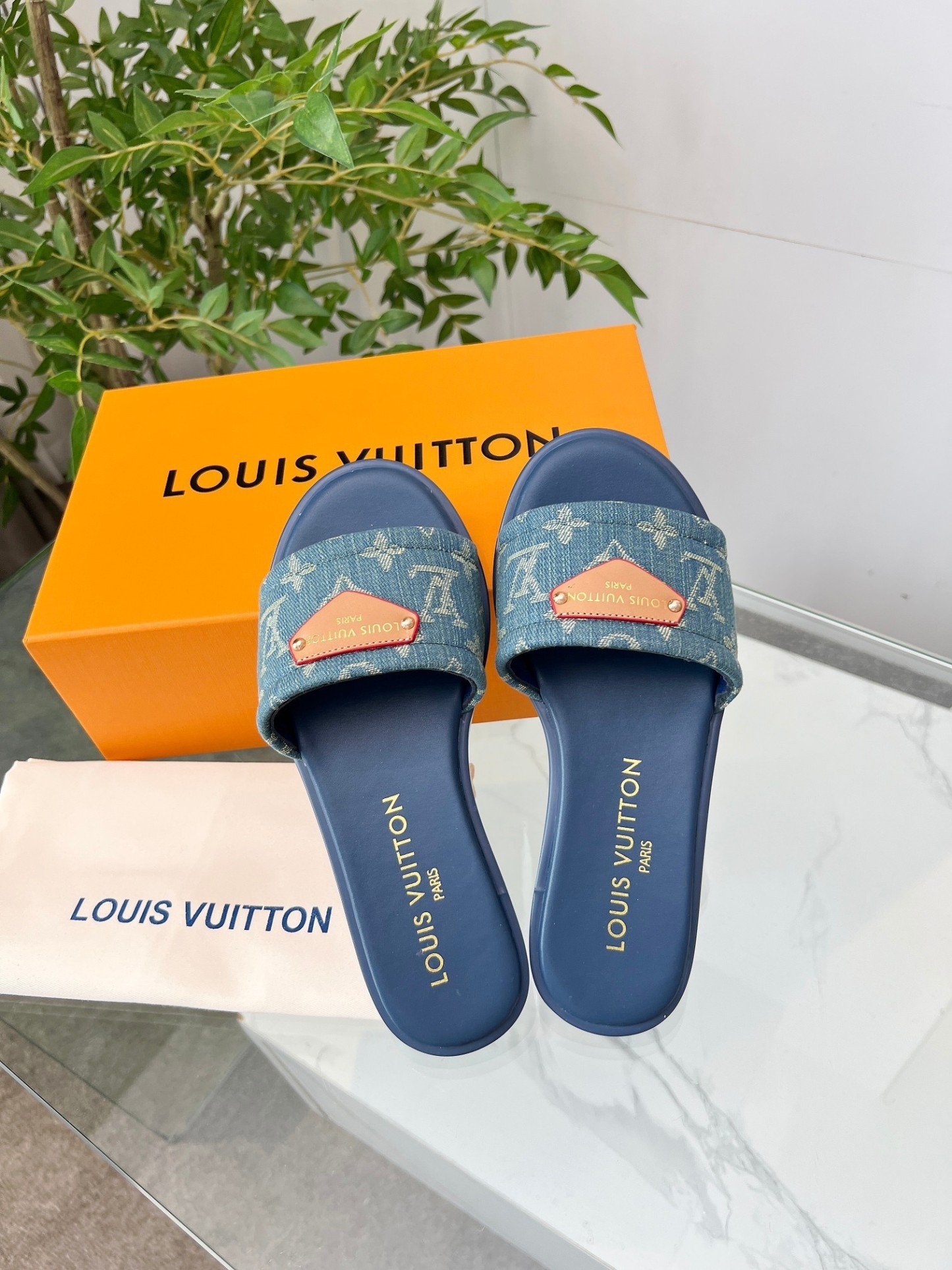 【LOUIS VUITTON】LILY フラットスライドサンダル