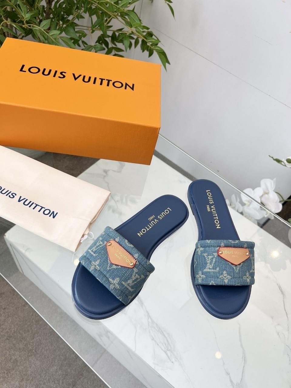 【LOUIS VUITTON】LILY フラットスライドサンダル